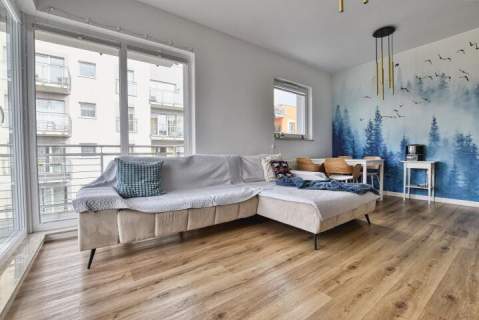 70 m2 3 pokoje Balkon 10 m2 Wysoki standard