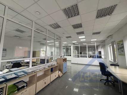 Nowoczesny budynek biurowo-magazynowy 901 m 