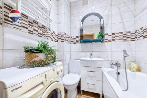 Na sprzedaż 2 pokoje z balkonem i spiżarnią 