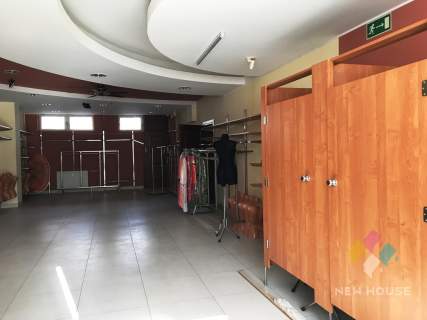 Atrakcyjny lokal, 82 m2, parter, witryna