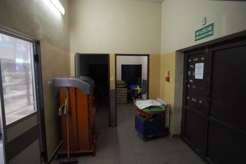Budynek usługowo-handlowy, Trawniki centrum