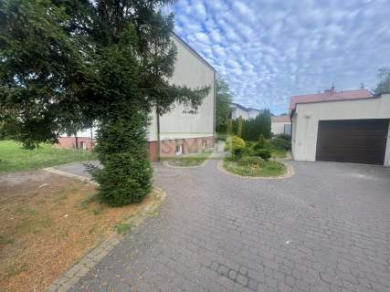 .Centrum Łomianek .Duża działka,dom,garaż z budynkiem gospodarczym
