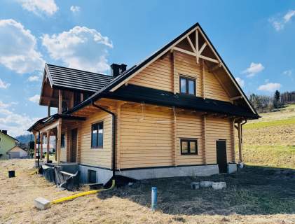 Drewniany dom blisko uzdrowiska