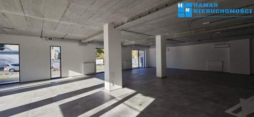 Lokal na parterze 161 m2, do własnej aranżacji, duże przeszklenia