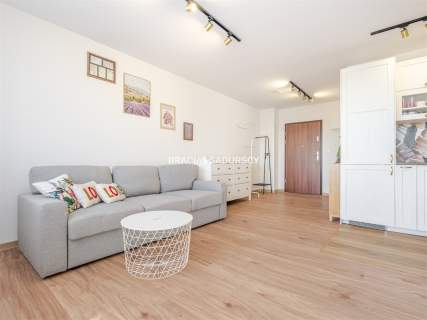2 POKOJE 32,5 m BALKON OSTATNIE PIĘTRO 