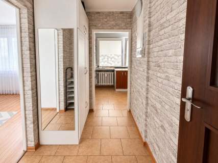 Północ 34,1 m2 3. piętro balkon do odświeżenia