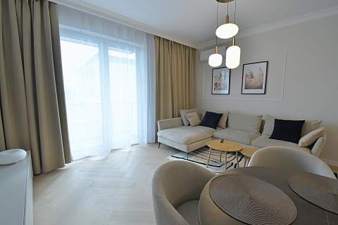 DO WYNAJĘCIA 3 pokoje balkon, klima PIERWSZY NAJEM