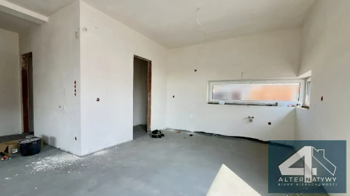 Dom z garażem i gabinetem na parterze