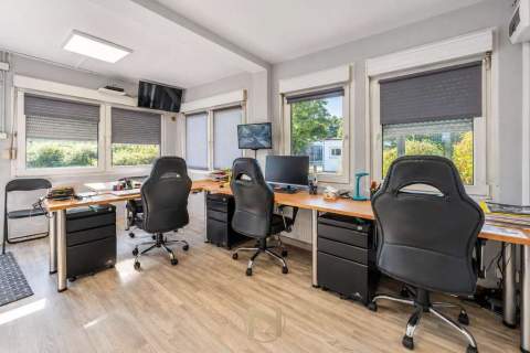 Obiekt na sprzedaż, 550 m2, Deszczno
