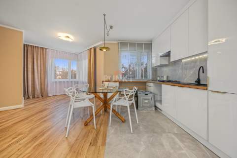 Trzy pokoje Po generalnym remoncie Balkon