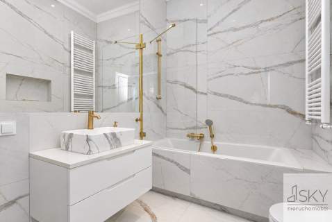 Apartament w nagrodzonej kamienicy Witolda 3840 Garaż