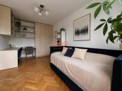 32 m2 SALON OSOBNA SYPIALNIA BALKON STARE MIASTO