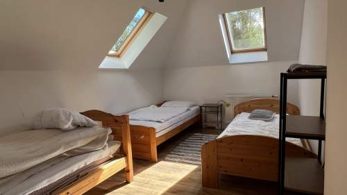 Dom z apartamentem przy jeziorze i lesie