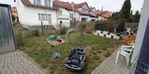 Dom inwestycyjny na sprzedaż - 8 mieszkań