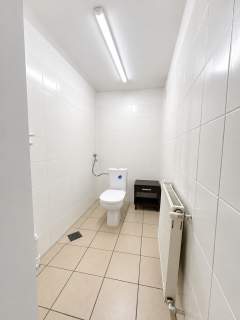 Tuż przy DK 81, duże witryny, 72m2