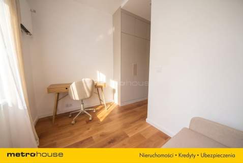 Pierwszy najem blisko Metra, balkon i niski czynsz