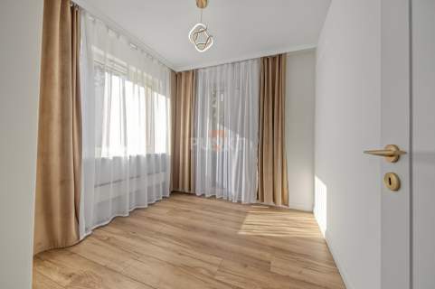 Trzy pokoje Po generalnym remoncie Balkon