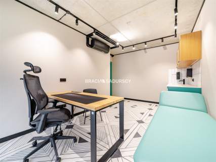 Wykończony lokal z 2 gabinetami medycznymi