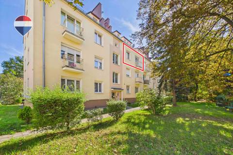 Na sprzedaż 2 pokoje z balkonem i spiżarnią 