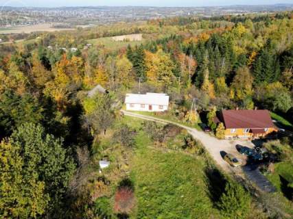 DREWNIANY DOM NA WZGÓRZU WŚRÓD LASÓW, 4,04 HA ZIEMI
