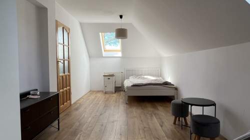 Dom z apartamentem przy jeziorze i lesie