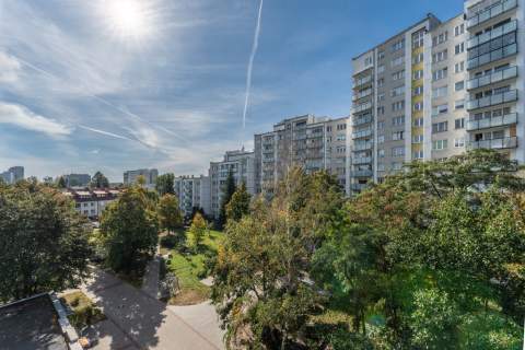 Umeblowane 2 pokoje z oddzielną kuchnią i loggią
