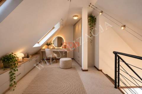 Smolec, ul. Wrzosowa - mieszkanie z antresolą i osobną kuchnią