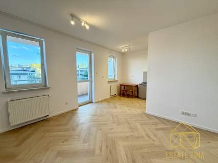Mieszkanie po generalnym remoncie Duży balkon
