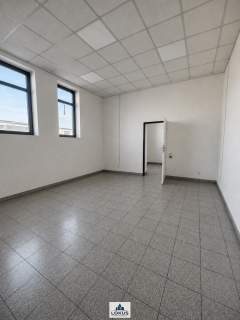 Hala produkcyjno-magazynowa 1424 m2 rampa biuro