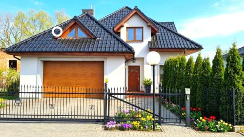 Pokrzywnica garaż 2 auta otoczenie lasu 260m