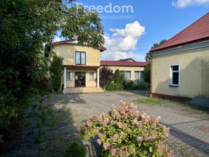 Kompleks usługowy 987 m Działka 3211 m Łęczyca