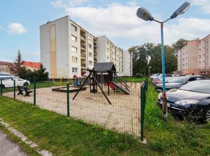 Duże 3 pokojowe mieszkanie na 4 piętrze.