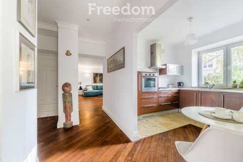 Wygodny, przestronny i klimatyczny apartament