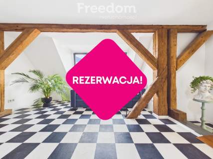 Dwupoziomowe mieszkanie z antresolą