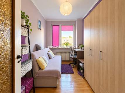3 pokoje, 56 m , balkon, osobna kuchnia