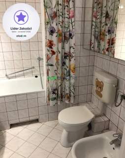 Salon z aneksem i sypialnia, blisko metra
