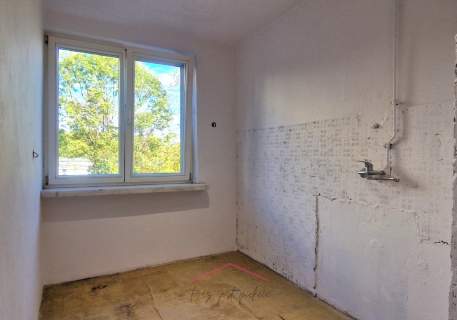 2 pokoje OSOBNA KUCHNIA balkon DO REMONTU