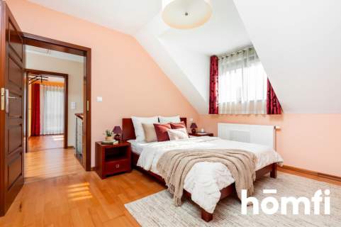 DUŻA DZIAŁKA 30 AR SAUNA 5 POKOI GARAŻ