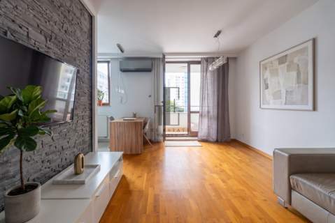 Nowoczesny apartament z garderobą w sercu Warszawy