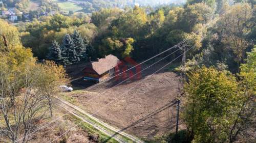 Drewniany dom na 90 ar działce POD SIEDLISKO
