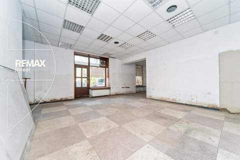 Lokal z parkingiem w centrum miasta