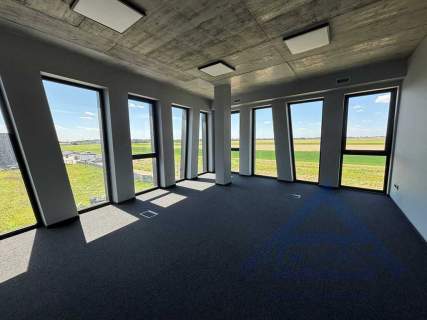 Nowoczesny obiekt magazynowo-handlowo-biurowy S8