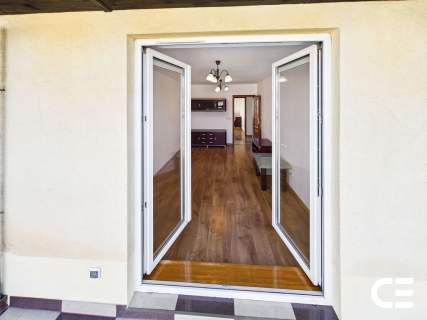 48,16 m 2. i ostatnie piętro osobna kuchnia balkon około 6 m...