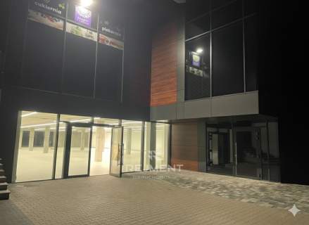 Obiekt handl.-uslugow. w Centrum Handlowym 2000m2