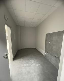 Obiekt handl.-uslugow. w Centrum Handlowym 2000m2