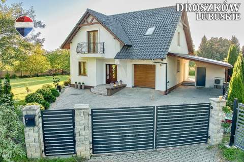 Gotowy dom, z pompą ciepła i fotowoltaiką