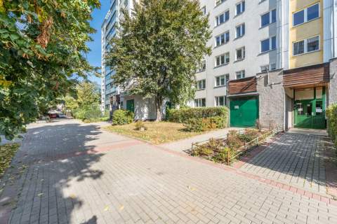 Umeblowane 2 pokoje z oddzielną kuchnią i loggią