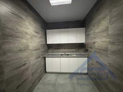 Biuro przy metrze od zaraz 210 m2.