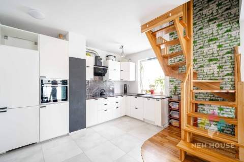 Bartąska, 2-poziomowe mieszkanie, balkon, winda