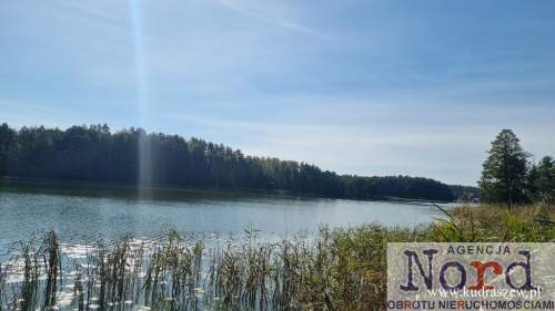 KAMIENICA DZIAŁKA NAD JEZIOREM, MAZURY